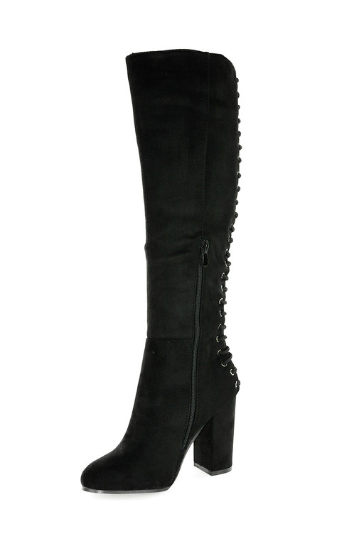 Stiefel mit Absatz und Schnürung hinten